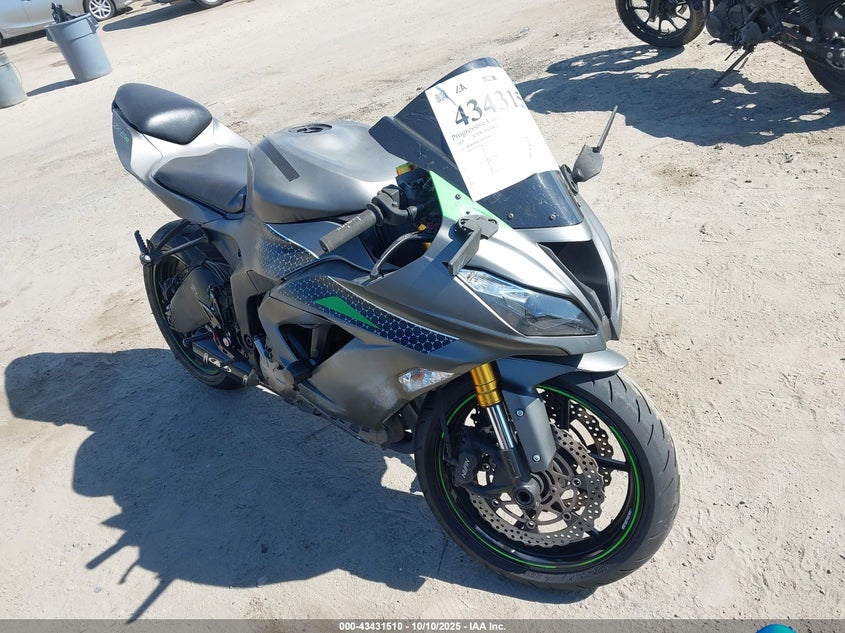 JKBZXJF11FA006049 2015 KAWASAKI ZX photo no. 3
