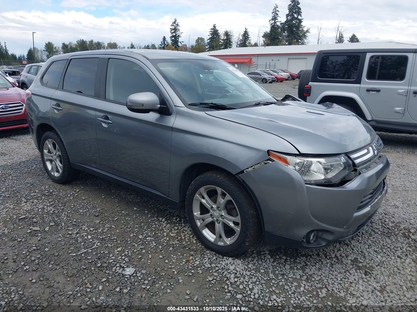MITSUBISHI OUTLANDER SE