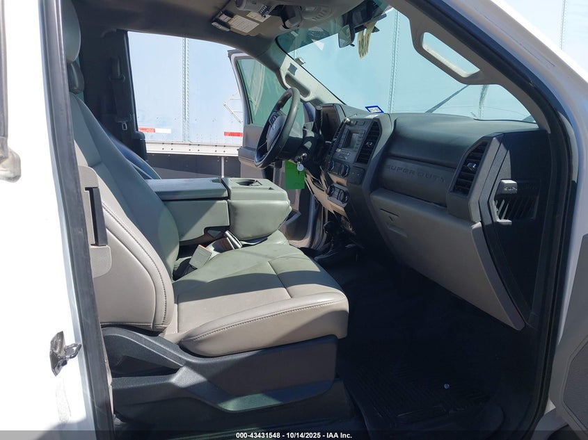 2019 Ford F-350 Chassis Xl VIN: 1FD8X3HT8KEC84042 Lot: 43431548