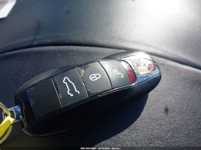 2017 PORSCHE MACAN WP1AA2A5XHLB03913