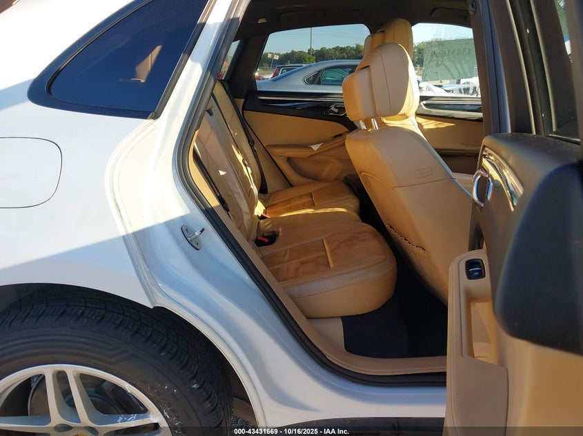 2017 PORSCHE MACAN WP1AA2A5XHLB03913