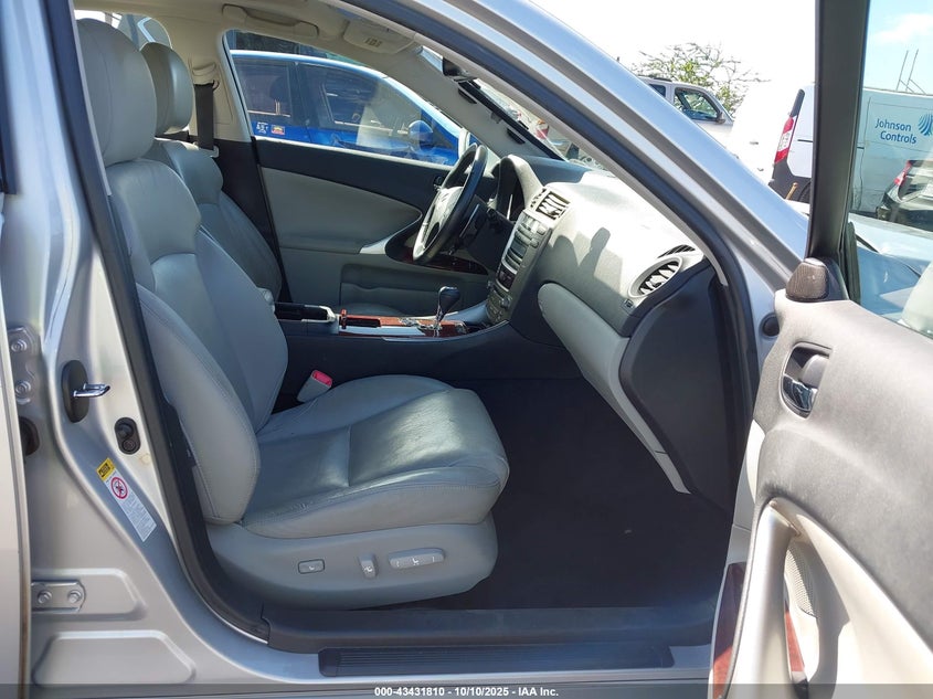 JTHBK262085067928 2008 LEXUS IS photo no. 5