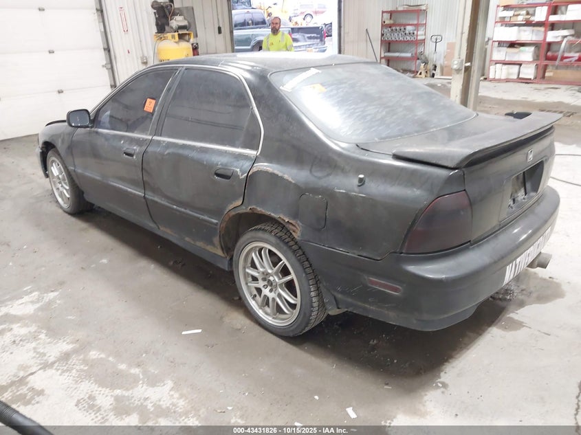 1HGCD5552RA040351 1994 HONDA ACCORD photo no. 3