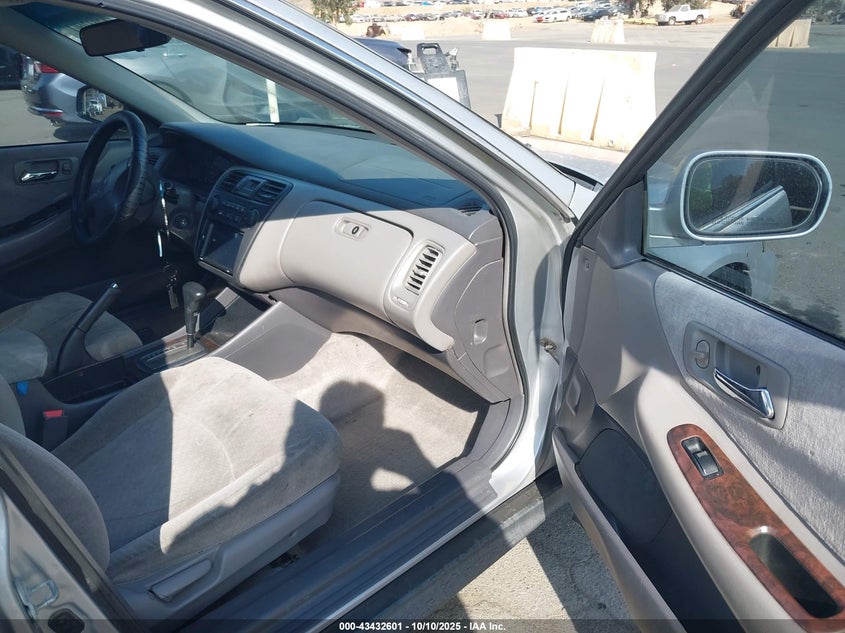 1HGCG66862A106900 2002 HONDA ACCORD photo no. 5