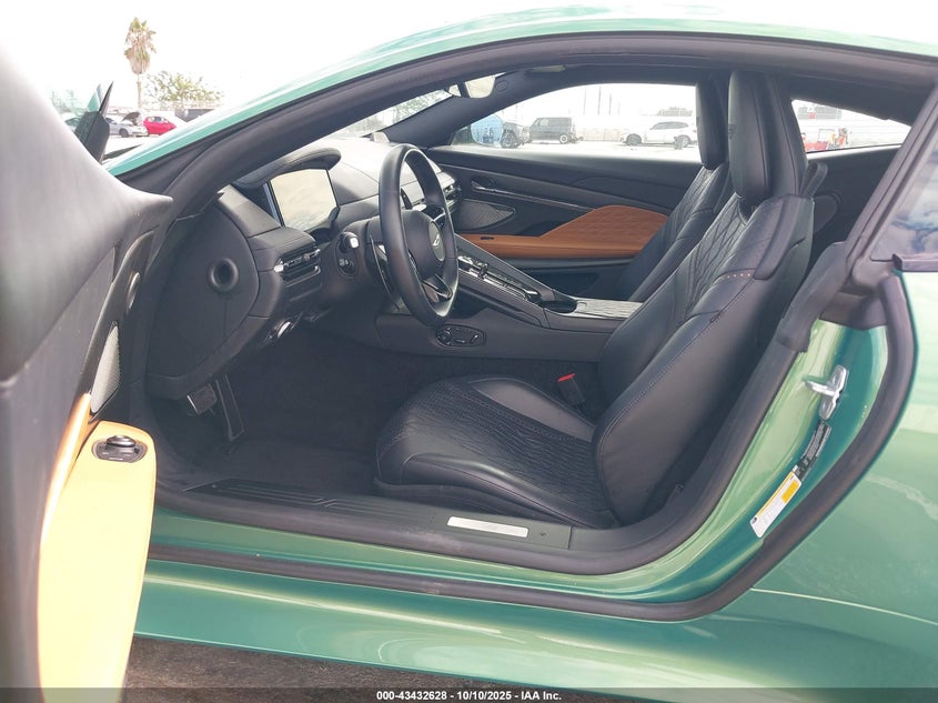 2024 ASTON MARTIN DB12 SCFRMFFW1RGL12750