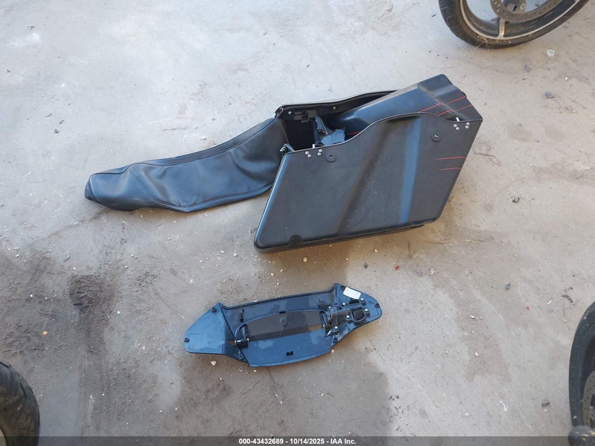 2015 Harley-Davidson Fltrxs Road Glide Special VIN: 1HD1KTM19FB617265 Lot: 43432689