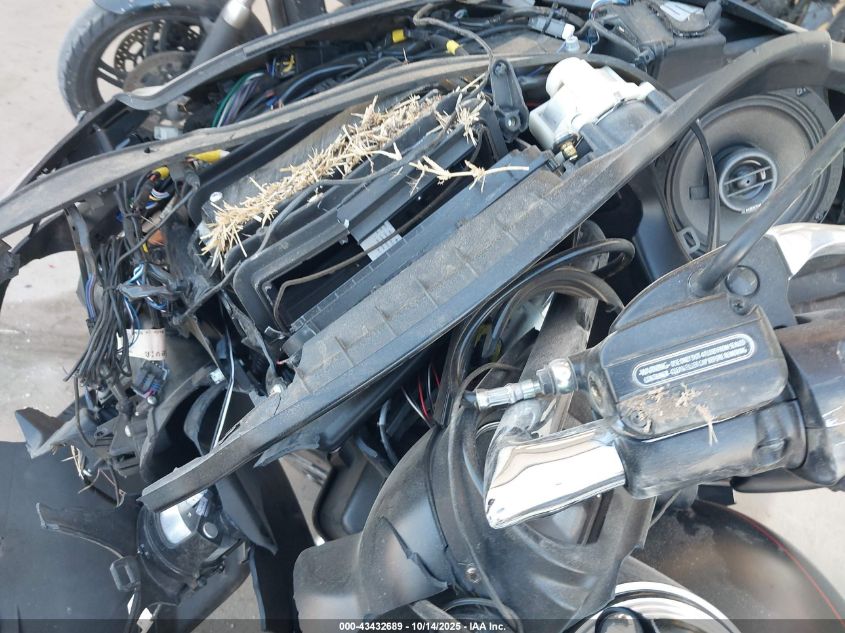 2015 Harley-Davidson Fltrxs Road Glide Special VIN: 1HD1KTM19FB617265 Lot: 43432689