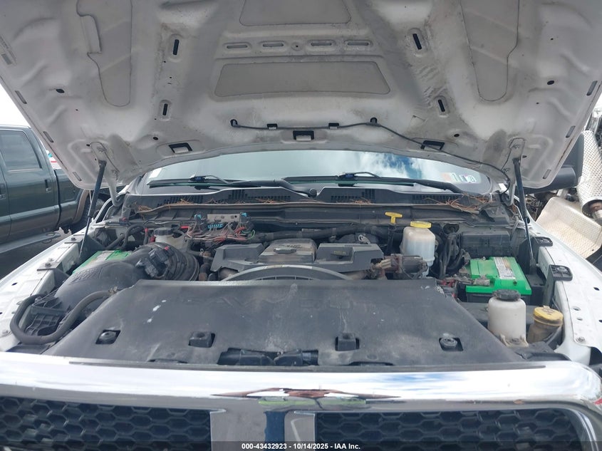 3C7WRMBL3HG604327 2017 RAM 5500 photo no. 5