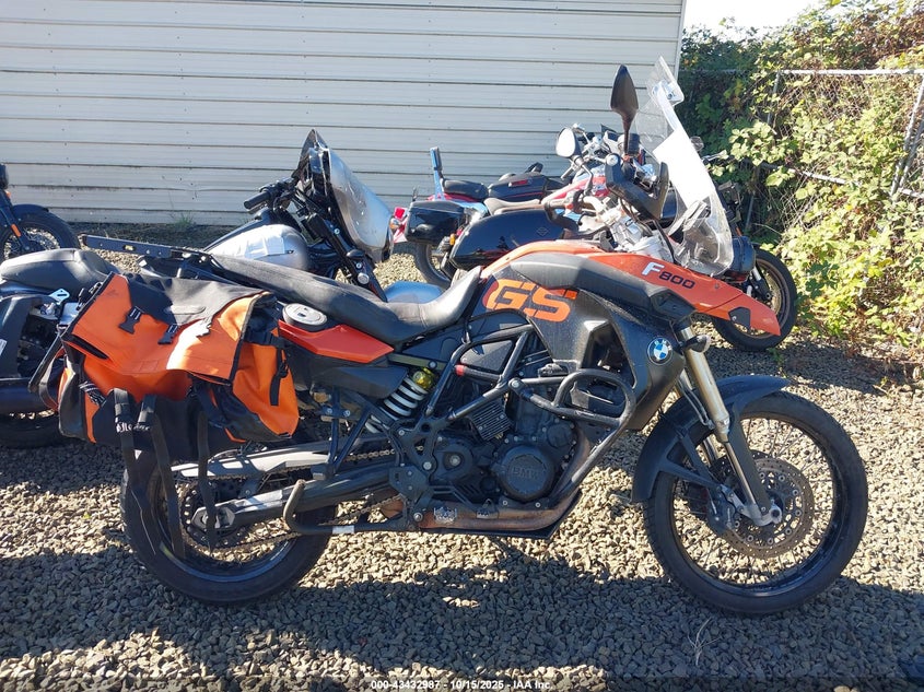 WB1022905AZU02664 2010 BMW F 800 photo no. 12