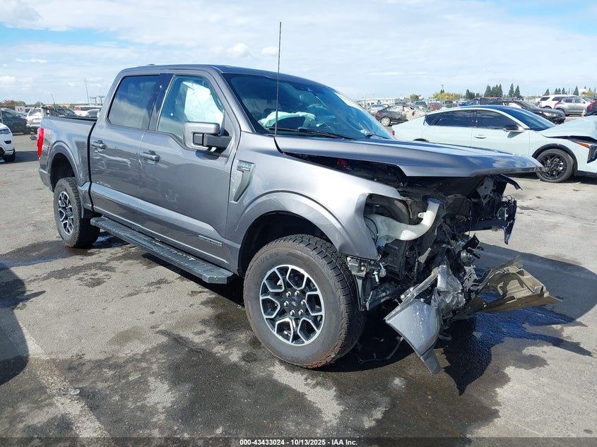 FORD F-150 LARIAT