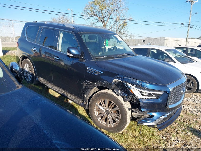 INFINITI QX80 LUXE AWD