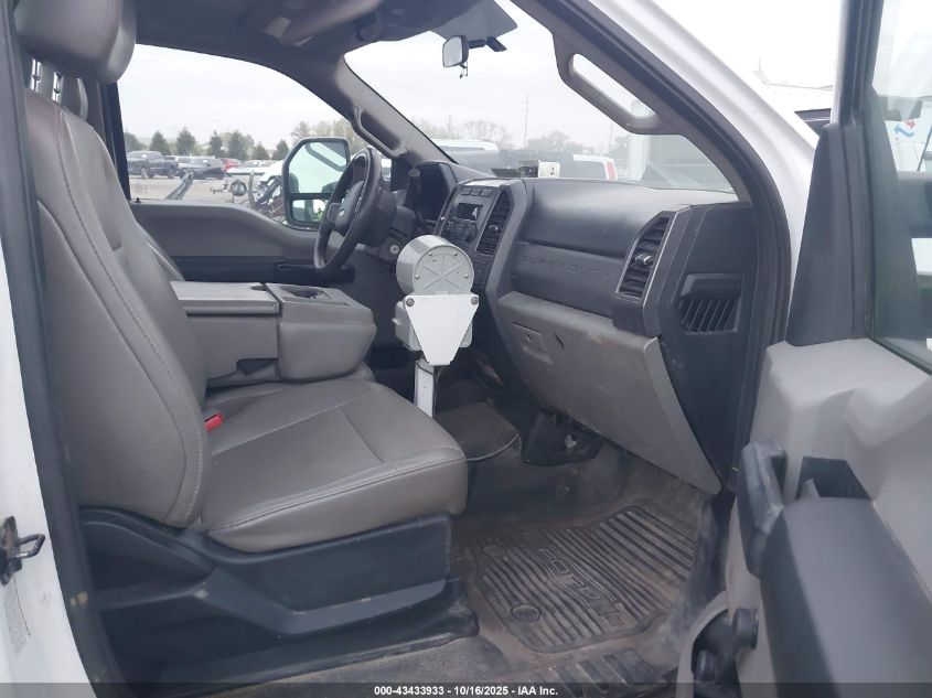 2017 Ford F-550 Chassis Xl VIN: 1FDUF5GT1HDA10114 Lot: 43433933