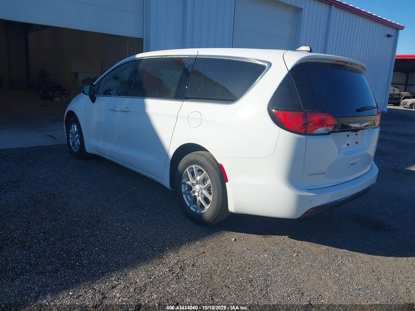 2C4RC1CG7TR181881 2026 CHRYSLER VOYAGER photo no. 3