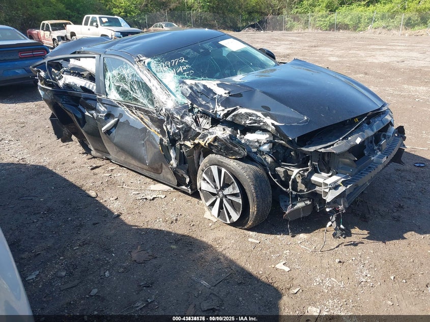 NISSAN ALTIMA SV FWD