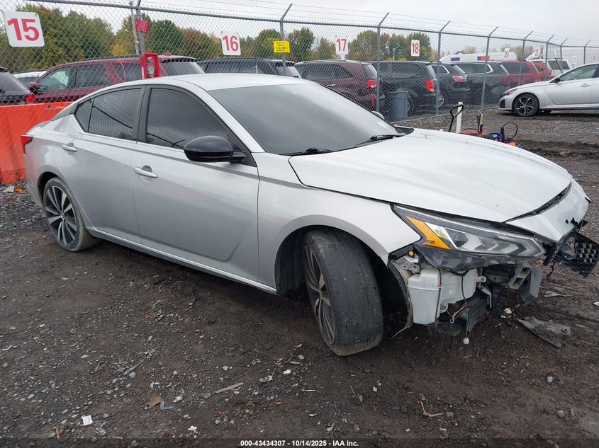 NISSAN ALTIMA SR FWD