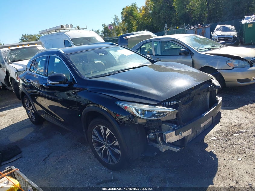 INFINITI QX30 PREMIUM