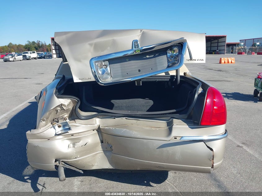 2006 Lincoln Town Car Signature Limited VIN: 1LNHM82V06Y623543 Lot: 43434838