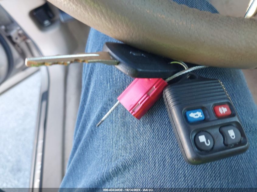 2006 Lincoln Town Car Signature Limited VIN: 1LNHM82V06Y623543 Lot: 43434838