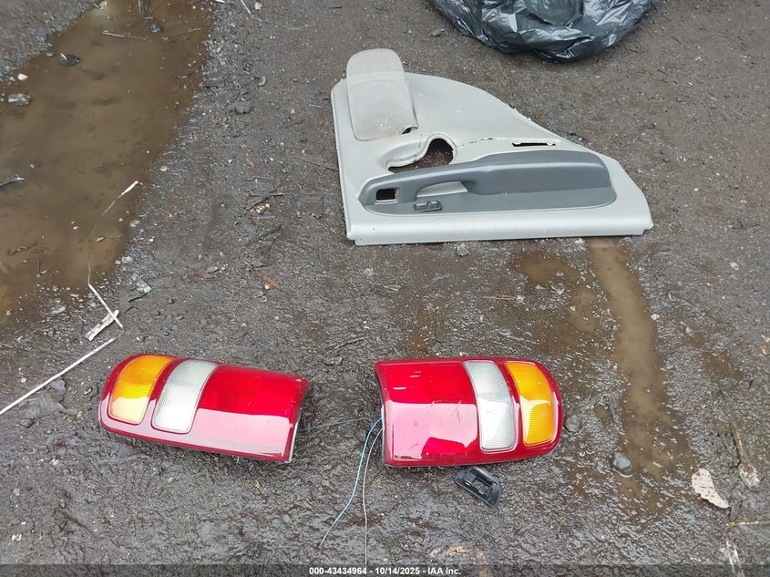 2003 GMC Yukon Sle VIN: 1GKEC13V03J339970 Lot: 43434964