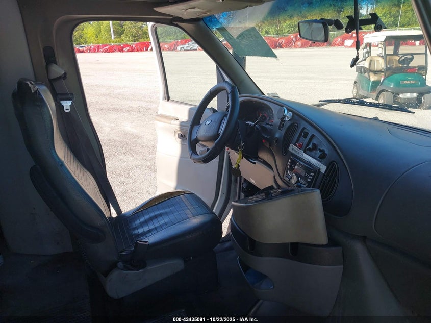 2006 Ford E-350 Cutaway VIN: 1FDWE35SX6DA10135 Lot: 43435091