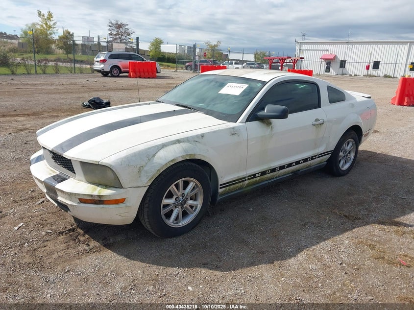 1ZVFT80N675300129 2007 FORD MUSTANG photo no. 2
