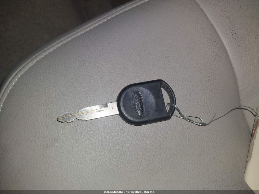 2006 Mercury Grand Marquis Gs VIN: 2MEFM74WX6X617033 Lot: 43435360