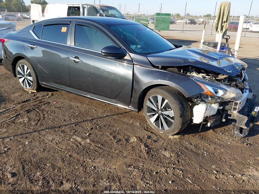 NISSAN ALTIMA SV FWD