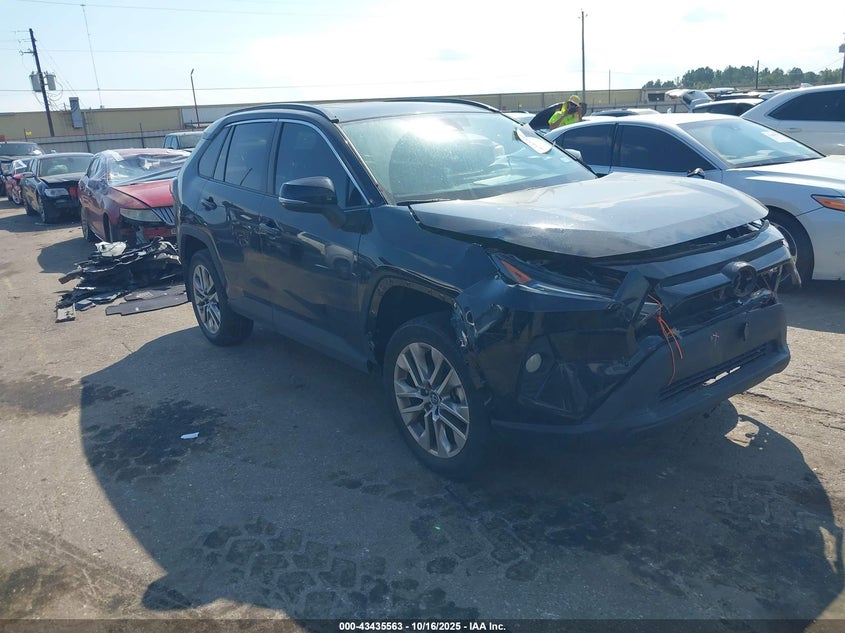 TOYOTA RAV4 XLE PREMIUM