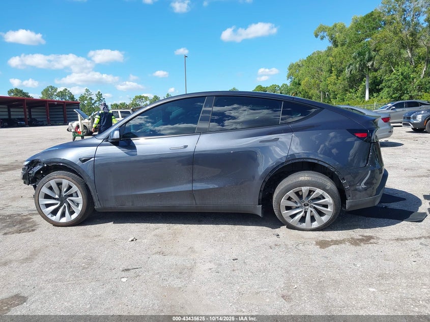2026 Tesla Model Y Long Range Dual Motor All-Wheel Drive VIN: 7SAYGDED9TA440323 Lot: 43435625
