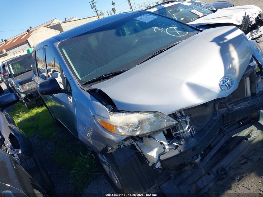 5TDZZ3DC4HS869941 2017 Toyota Sienna L 7 Passenger auction photo 1