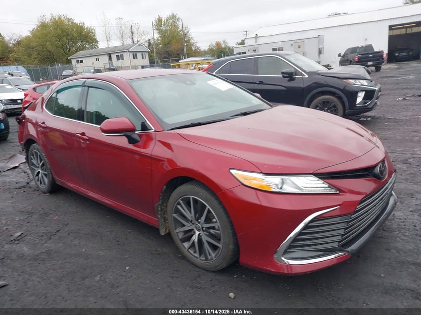 TOYOTA CAMRY XLE AWD