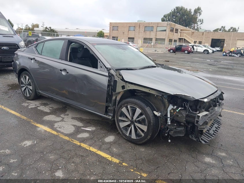 NISSAN ALTIMA SV FWD