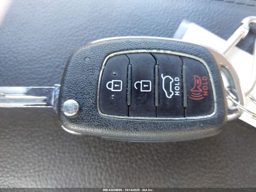 2017 Hyundai Santa Fe Sport 2.4L VIN: 5NMZU3LB8HH012323 Lot: 43436599