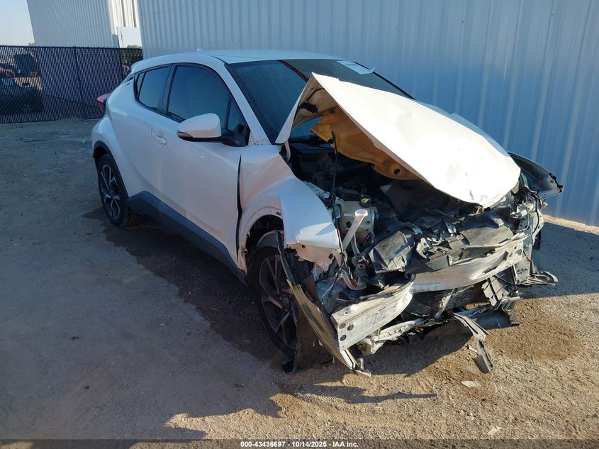 TOYOTA C-HR XLE PREMIUM