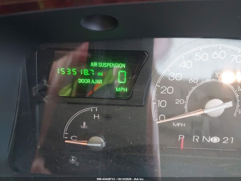 2005 Lincoln Town Car Signature Limited VIN: 1LNHM82WX5Y606448 Lot: 43436713