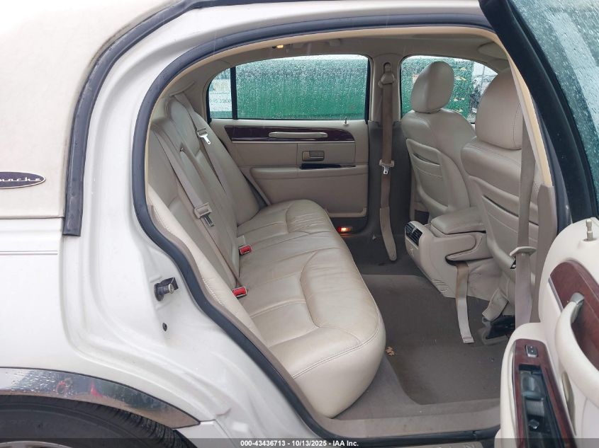 2005 Lincoln Town Car Signature Limited VIN: 1LNHM82WX5Y606448 Lot: 43436713