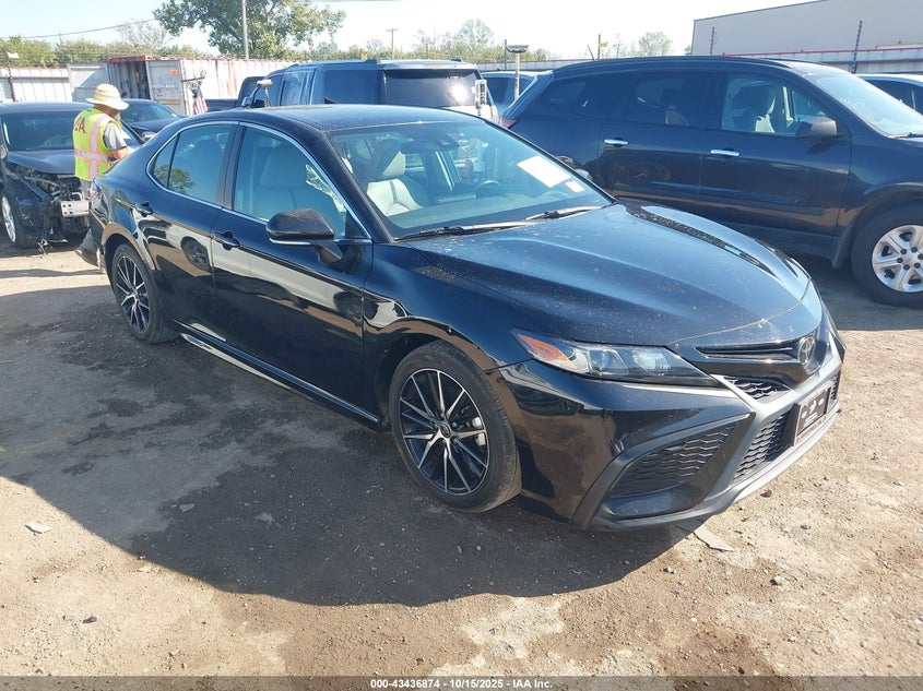 TOYOTA CAMRY SE