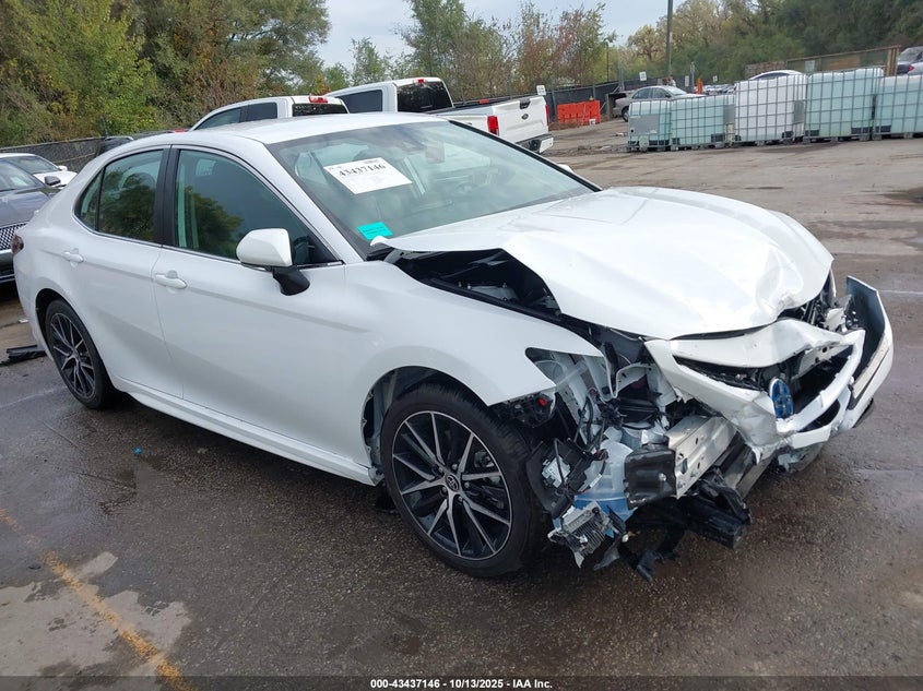 TOYOTA CAMRY HYBRID SE