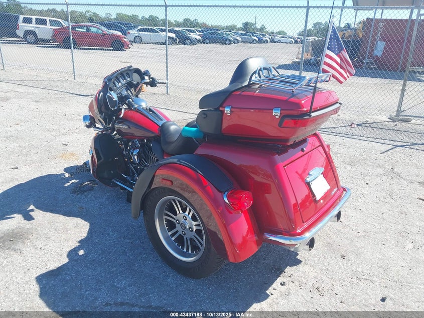 1HD1MAD15JB857369 2018 HARLEY-DAVIDSON TRI GLIDE ULTRA photo no. 3