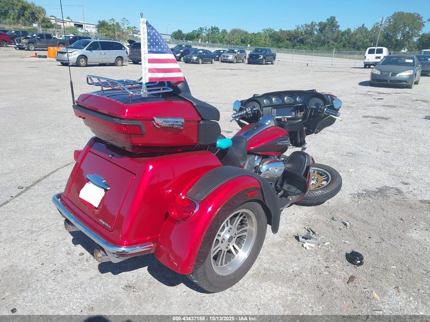 1HD1MAD15JB857369 2018 HARLEY-DAVIDSON TRI GLIDE ULTRA photo no. 4