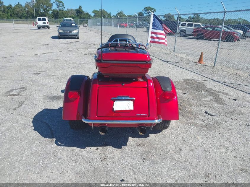 2018 Harley-Davidson Flhtcutg Tri Glide Ultra VIN: 1HD1MAD15JB857369 Lot: 43437188