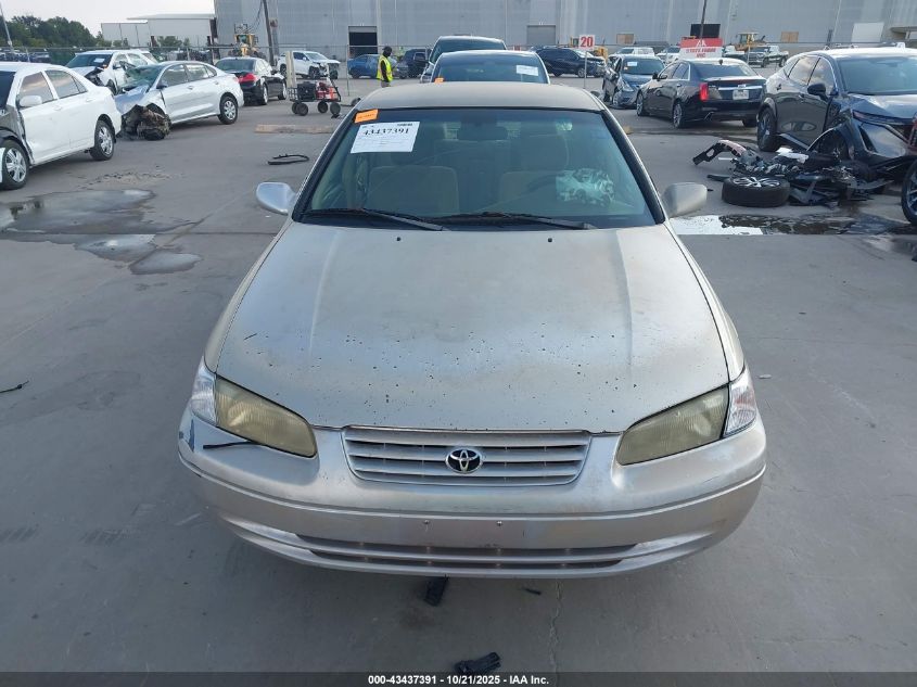 1998 Toyota Camry Le VIN: JT2BG28K3W0256933 Lot: 43437391