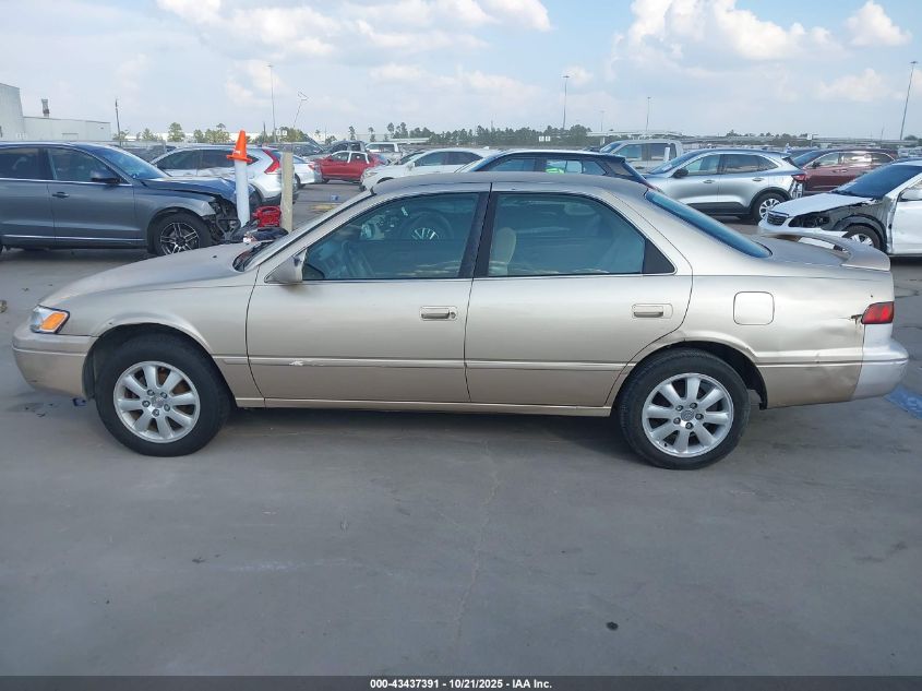 1998 Toyota Camry Le VIN: JT2BG28K3W0256933 Lot: 43437391