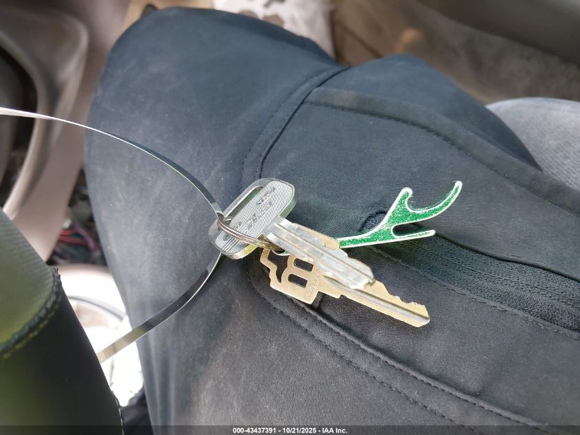 1998 Toyota Camry Le VIN: JT2BG28K3W0256933 Lot: 43437391