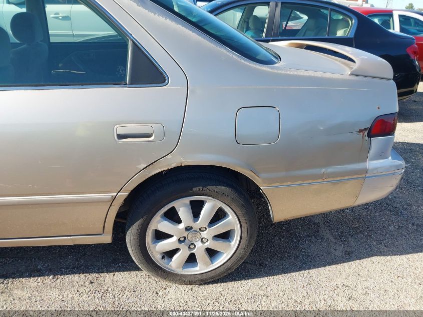 1998 Toyota Camry Le VIN: JT2BG28K3W0256933 Lot: 43437391