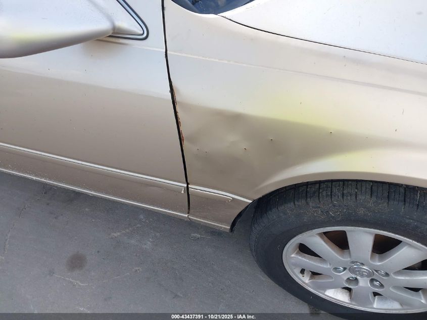 1998 Toyota Camry Le VIN: JT2BG28K3W0256933 Lot: 43437391