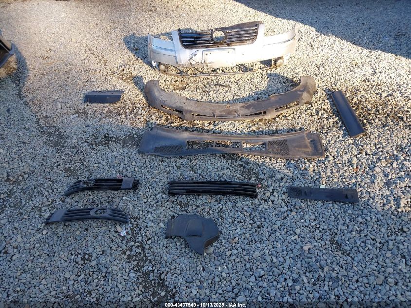 2004 Volkswagen Passat Glx VIN: WVWYH63B84E111271 Lot: 43437549