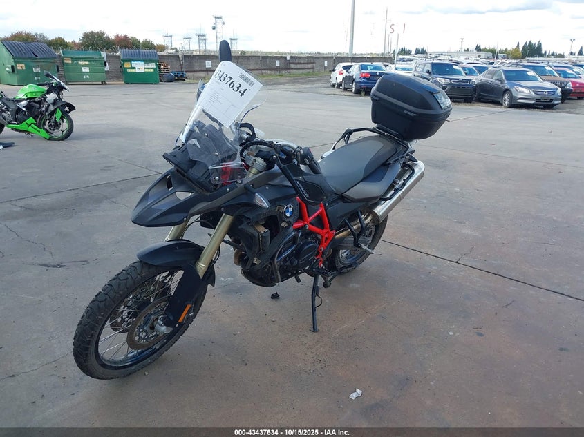 WB10B1704HZ596935 2017 BMW F 800 photo no. 2