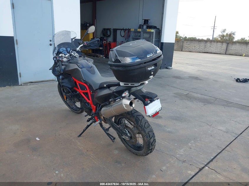 WB10B1704HZ596935 2017 BMW F 800 photo no. 3