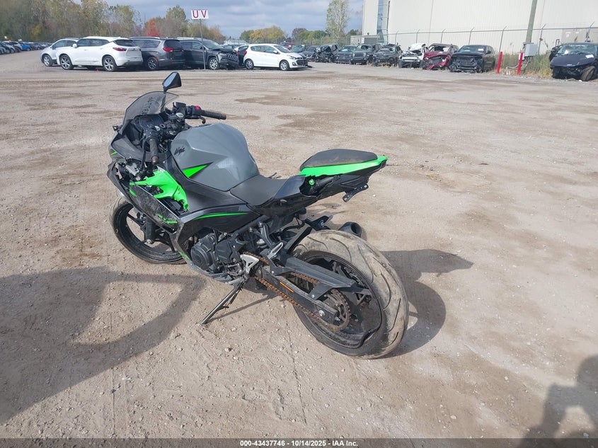 JKAEXKG10KDA30460 2019 KAWASAKI EX photo no. 3